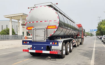 新東機(jī)械定制化鮮奶運(yùn)輸車(chē)成功打開(kāi)越南市場(chǎng)